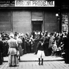 Fronta před obchodem (1918), ČTK