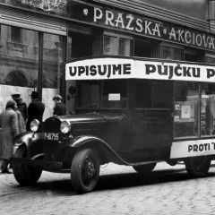 Automobil s reklamou proti krizi (1933), ČTK