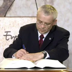 Podepsání Smlouvy o přistoupení ČR k Evropské unii (2003), AP