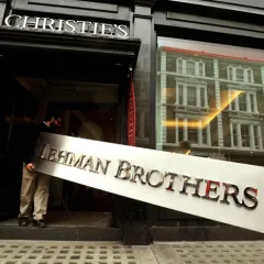 Zaměstnanci Christie's se znakem Lehman Brothers (2010), John Stillwell, AP