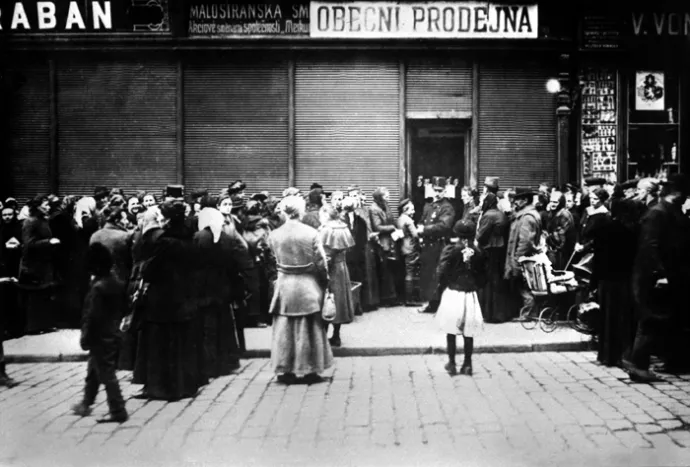 Fronta před obchodem (1918), ČTK
