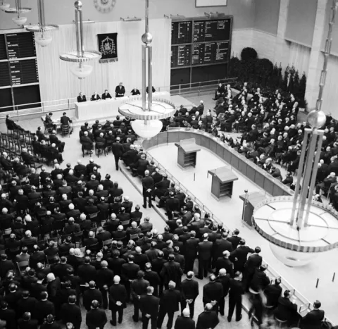 Zahájení provozu Pražské burzy peněžní a zbožní po jejím přestěhování na Hooverovu třídu (1938)