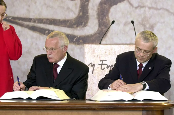 Podepsání Smlouvy o přistoupení ČR k Evropské unii (2003), AP