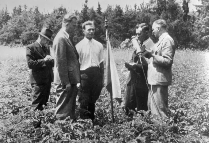 Akt převzetí půdy panství v Náměšti na Hané (1945), ČTK